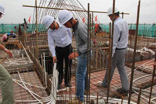 陳定華深入昭陽區(qū)工地為項目部解決實際困難