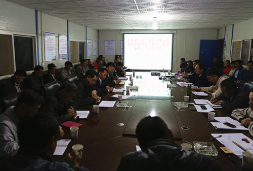 吹響總攻的號(hào)角  齊心協(xié)力奮戰(zhàn)40天——滇池國(guó)際會(huì)展中心項(xiàng)目召開奮戰(zhàn)40天動(dòng)員大會(huì)