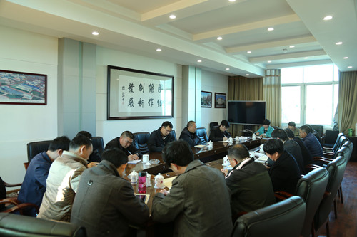 圍繞“三嚴三實”要求   聚焦“忠誠干凈擔當"——公司黨委召開2015年度領(lǐng)導班子專題民主生活會