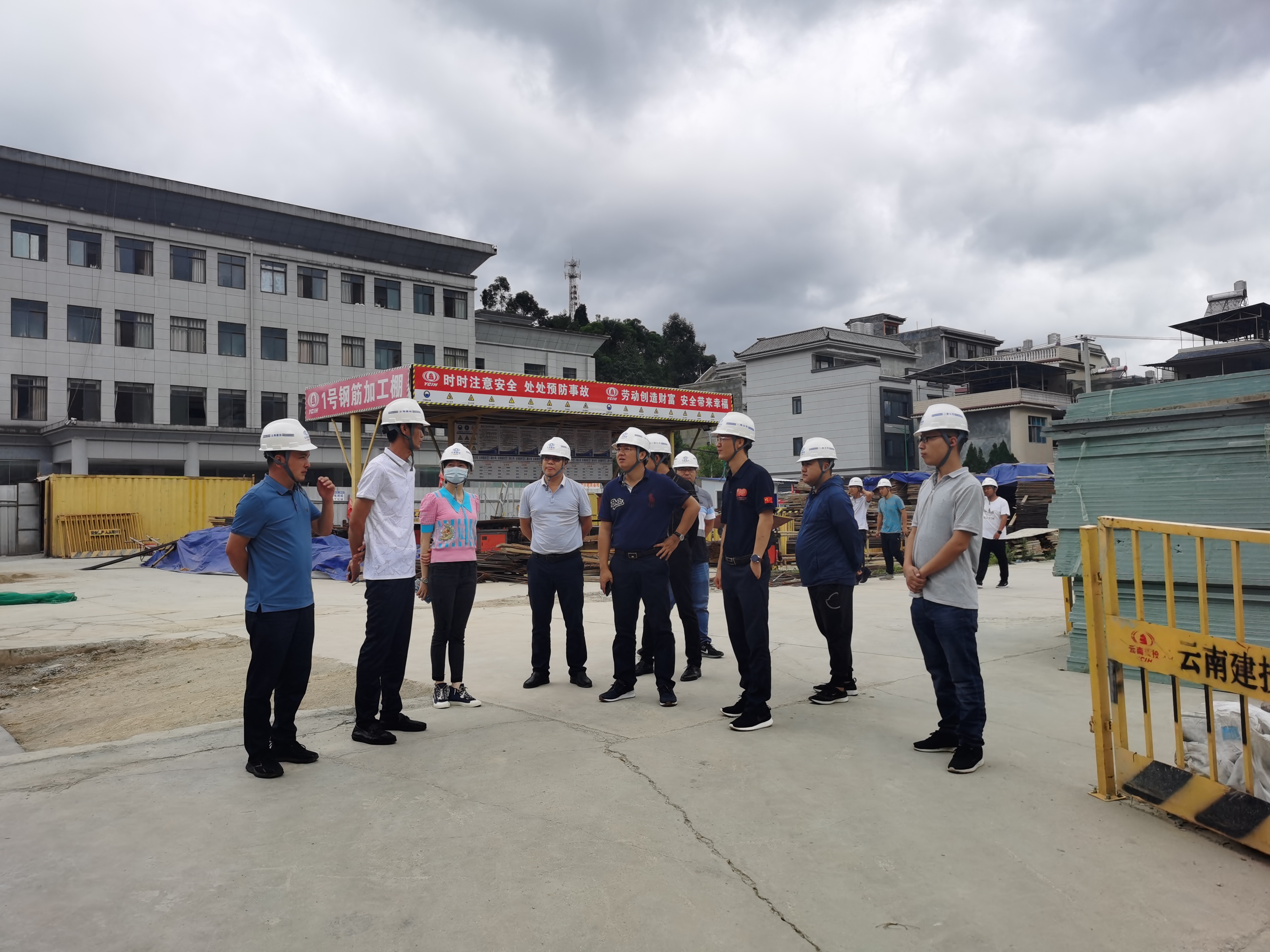 【我為群眾辦實(shí)事】萬(wàn)向遵一行檢查指導(dǎo)鳳慶縣在建項(xiàng)目